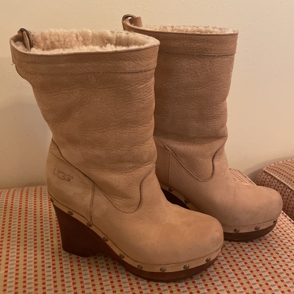 UGG  Tan Suede Heeled Booties With Sherpa Lining Women’s Size 6 - Picture 11 of 11